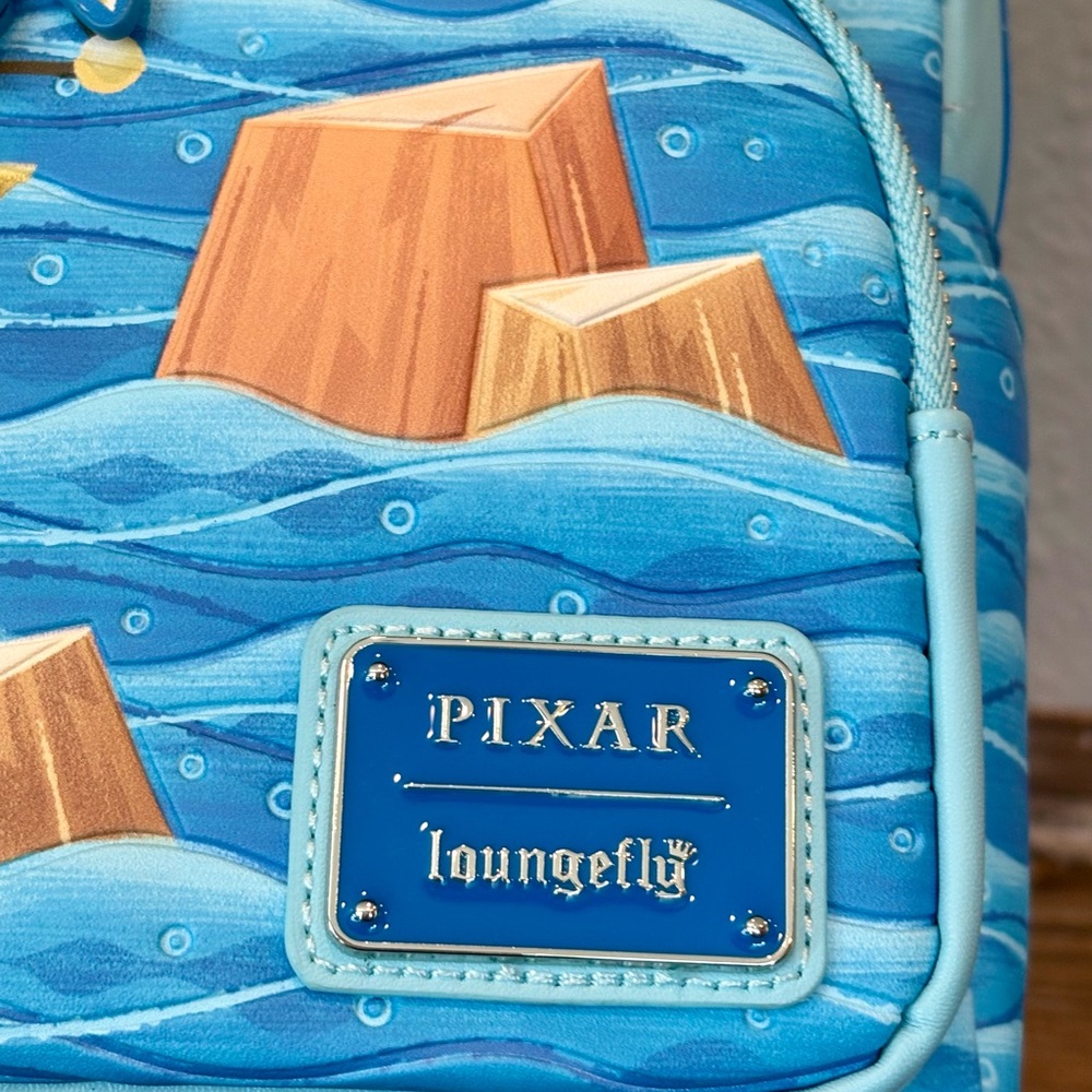 Loungefly Disney Pixar Finding Nemo “Mine! Mine! Mine!” Talking Backpack, BNWT - Picture 2 of 15
